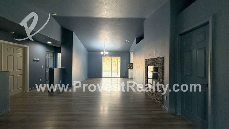 Beautiful 4 Bedroom, 2 Bathroom Apple Valley Home with Solar!!! property image