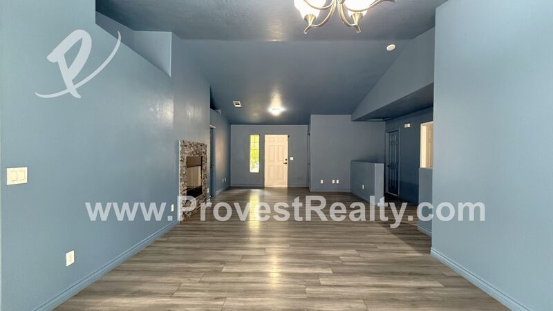 Beautiful 4 Bedroom, 2 Bathroom Apple Valley Home with Solar!!! property image