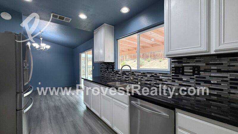 Beautiful 4 Bedroom, 2 Bathroom Apple Valley Home with Solar!!! property image