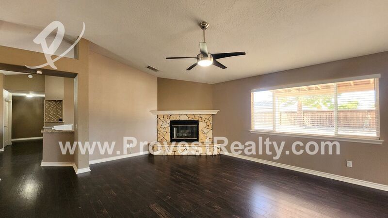 Beautiful 4 Bed, 3 Bath Apple Valley Home with Bonus Room!!! property image