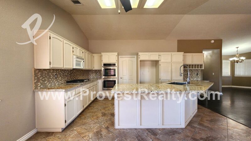 Beautiful 4 Bed, 3 Bath Apple Valley Home with Bonus Room!!! property image