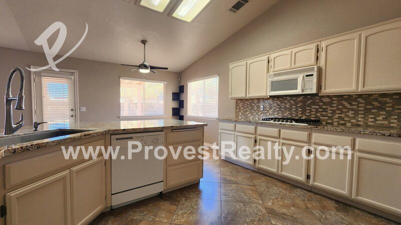Beautiful 4 Bed, 3 Bath Apple Valley Home with Bonus Room!!! property image