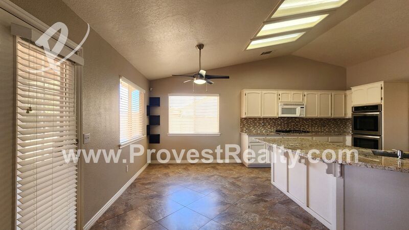Beautiful 4 Bed, 3 Bath Apple Valley Home with Bonus Room!!! property image