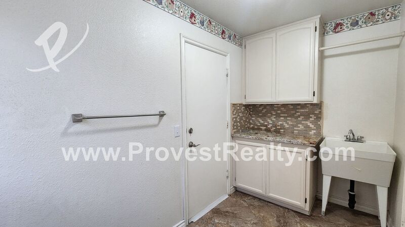 Beautiful 4 Bed, 3 Bath Apple Valley Home with Bonus Room!!! property image
