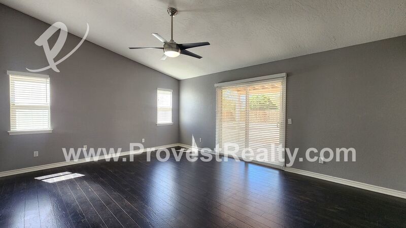 Beautiful 4 Bed, 3 Bath Apple Valley Home with Bonus Room!!! property image
