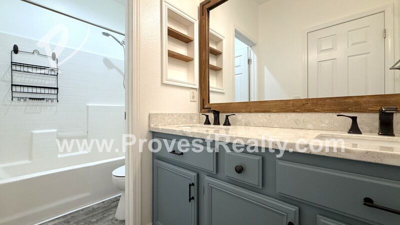 Charming 4 Bedroom, 2 Bathroom Hesperia Home with SOLAR!!! property image