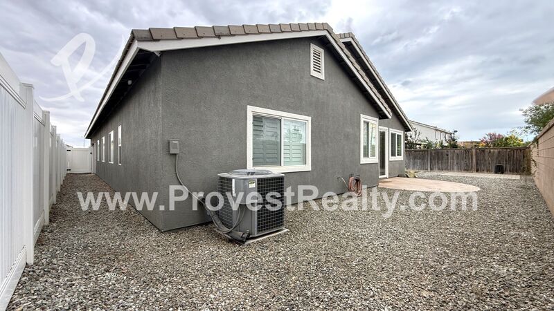 Charming 4 Bedroom, 2 Bathroom Hesperia Home with SOLAR!!! property image