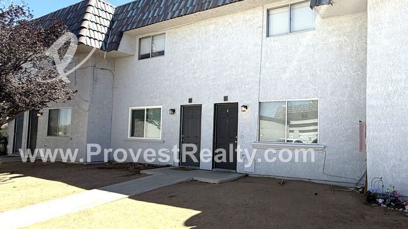 *1/2 OFF 1ST MONTHS RENT* Cozy 2 Bed, 1.5 Bath Townhouse in Apple Valley!! property image