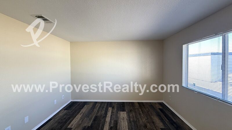 *1/2 OFF 1ST MONTHS RENT* Cozy 2 Bed, 1.5 Bath Townhouse in Apple Valley!! property image