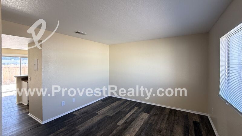 *1/2 OFF 1ST MONTHS RENT* Cozy 2 Bed, 1.5 Bath Townhouse in Apple Valley!! property image