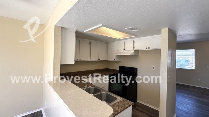 *1/2 OFF 1ST MONTHS RENT* Cozy 2 Bed, 1.5 Bath Townhouse in Apple Valley!! property image