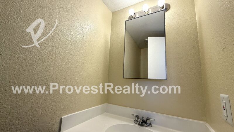 *1/2 OFF 1ST MONTHS RENT* Cozy 2 Bed, 1.5 Bath Townhouse in Apple Valley!! property image