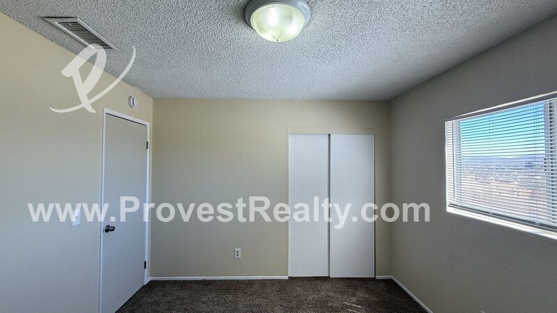 *1/2 OFF 1ST MONTHS RENT* Cozy 2 Bed, 1.5 Bath Townhouse in Apple Valley!! property image