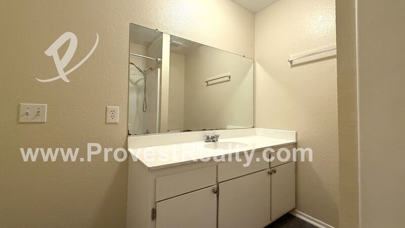 *1/2 OFF 1ST MONTHS RENT* Cozy 2 Bed, 1.5 Bath Townhouse in Apple Valley!! property image