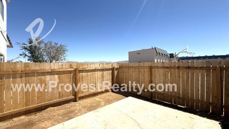 *1/2 OFF 1ST MONTHS RENT* Cozy 2 Bed, 1.5 Bath Townhouse in Apple Valley!! property image