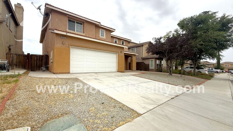 Huge 4 Bedrooms, 3 Bathrooms Hesperia Home with A Loft!!! property image