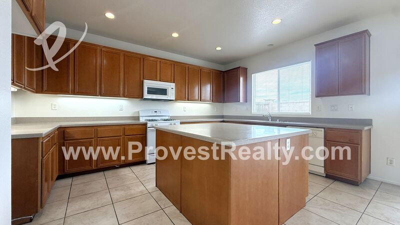 Huge 4 Bedrooms, 3 Bathrooms Hesperia Home with A Loft!!! property image