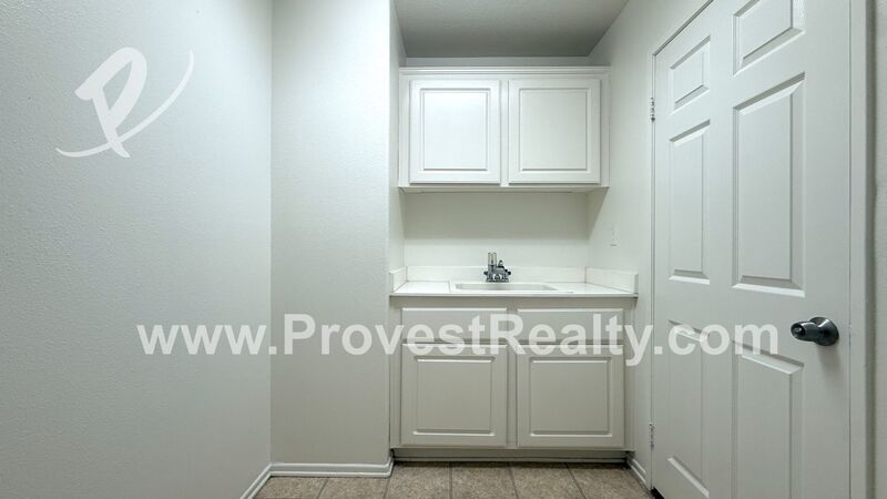 Huge 4 Bedrooms, 3 Bathrooms Hesperia Home with A Loft!!! property image