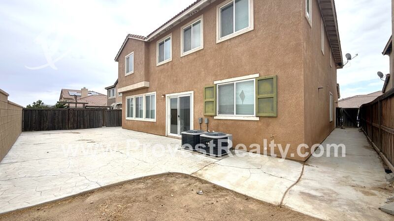 Huge 4 Bedrooms, 3 Bathrooms Hesperia Home with A Loft!!! property image