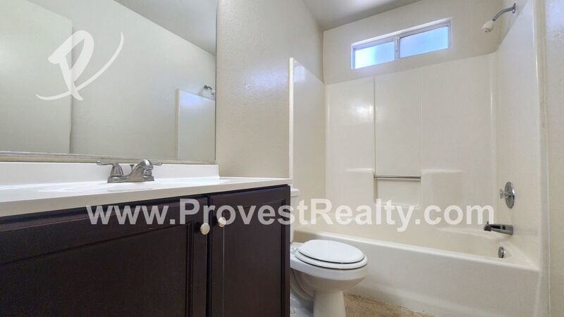 Charming 3 Bed, 2 Bath Apple Valley Apartment!! property image