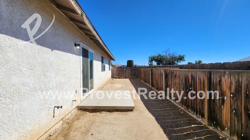 Charming 3 Bed, 2 Bath Apple Valley Apartment!! property image