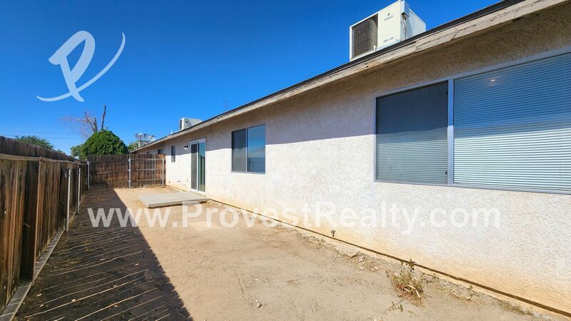 Charming 3 Bed, 2 Bath Apple Valley Apartment!! property image