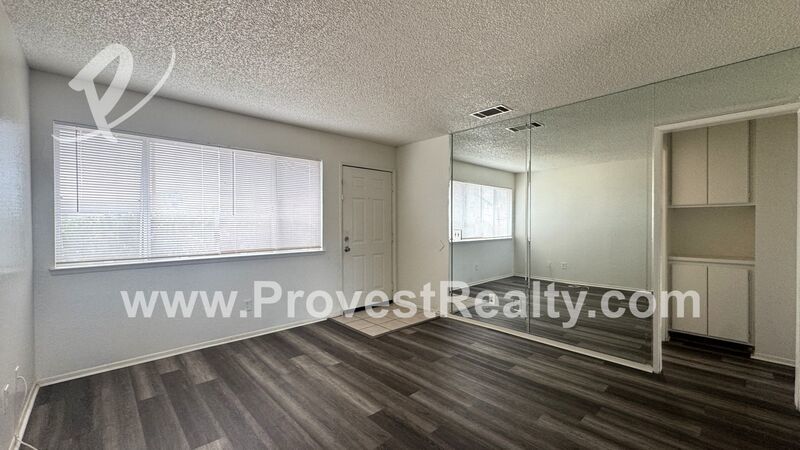 2 Bedroom, 1 Bathroom Apple Valley Apartment! property image