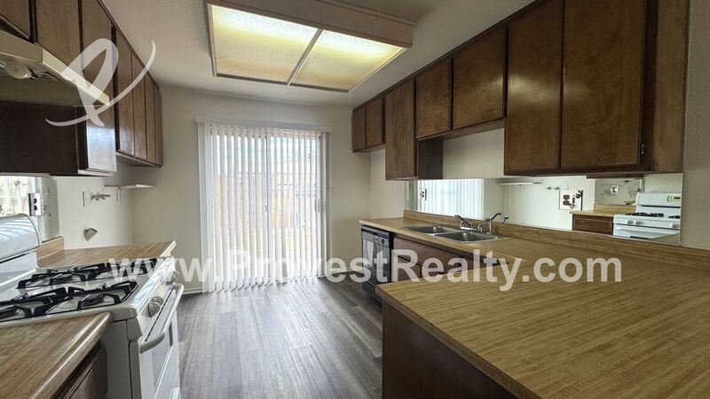 2 Bedroom, 1 Bathroom Apple Valley Apartment! property image
