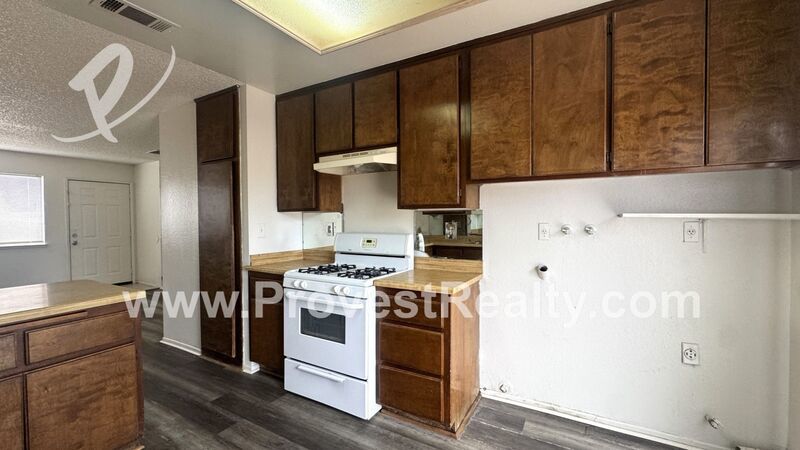 2 Bedroom, 1 Bathroom Apple Valley Apartment! property image