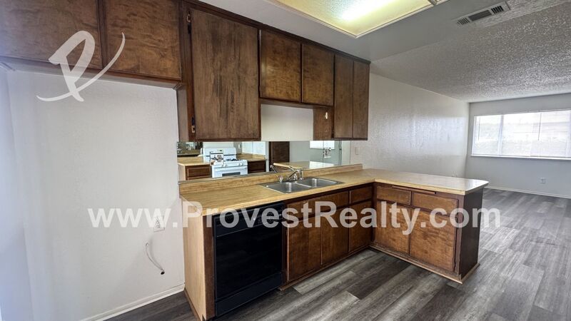 2 Bedroom, 1 Bathroom Apple Valley Apartment! property image