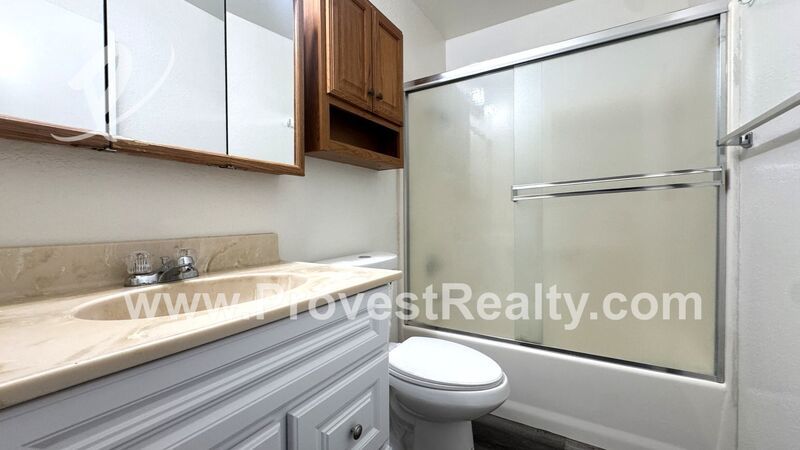 2 Bedroom, 1 Bathroom Apple Valley Apartment! property image