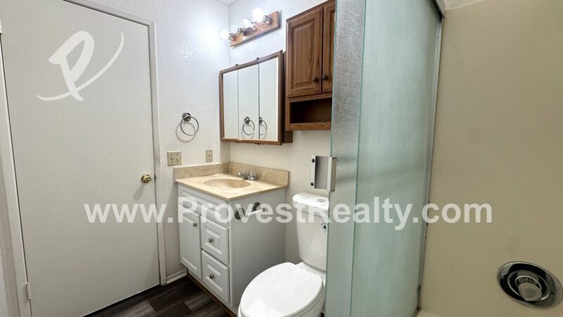 2 Bedroom, 1 Bathroom Apple Valley Apartment! property image