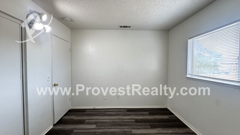 2 Bedroom, 1 Bathroom Apple Valley Apartment! property image