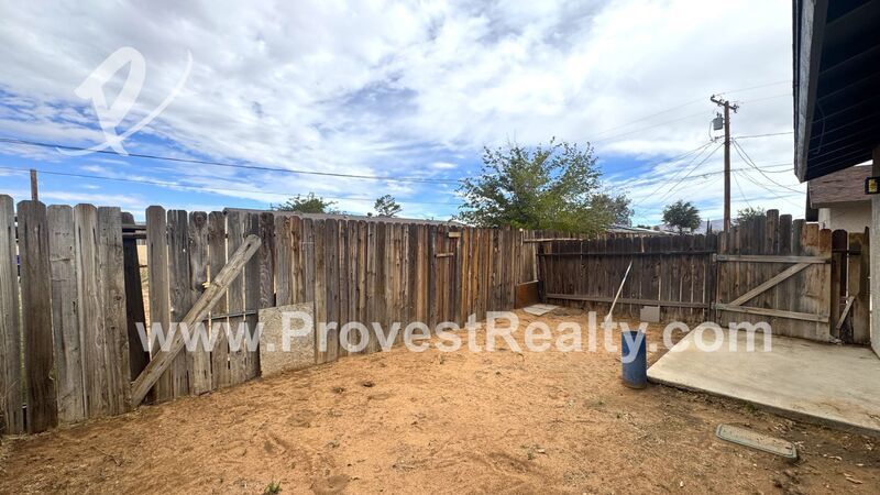 2 Bedroom, 1 Bathroom Apple Valley Apartment! property image