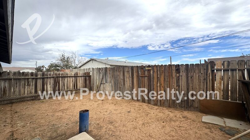 2 Bedroom, 1 Bathroom Apple Valley Apartment! property image
