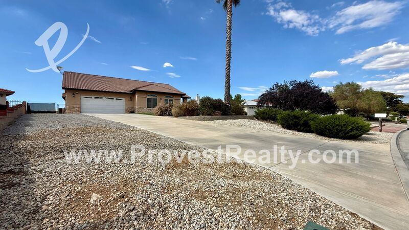 Stunning 3 Bedroom, 2 Bathroom Hesperia Home w/ Solar!!! property image