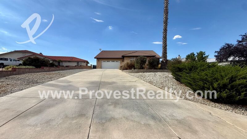 Stunning 3 Bedroom, 2 Bathroom Hesperia Home w/ Solar!!! property image