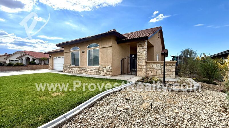 Stunning 3 Bedroom, 2 Bathroom Hesperia Home w/ Solar!!! property image