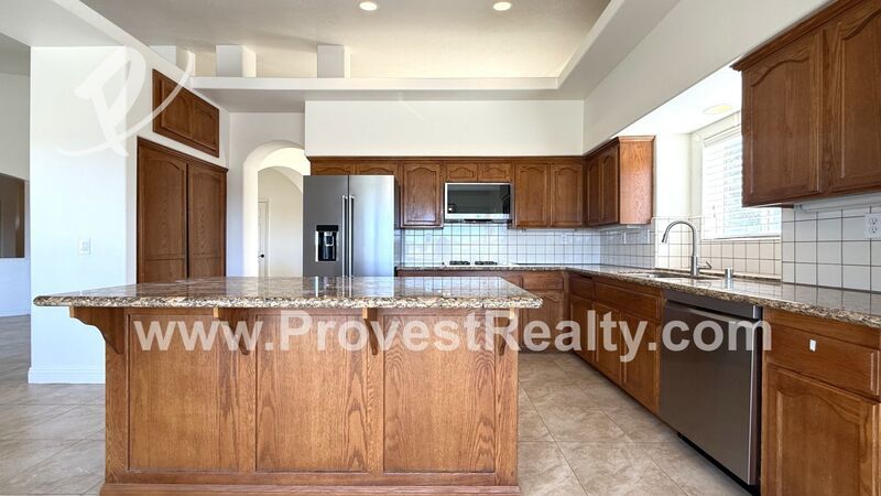 Stunning 3 Bedroom, 2 Bathroom Hesperia Home w/ Solar!!! property image
