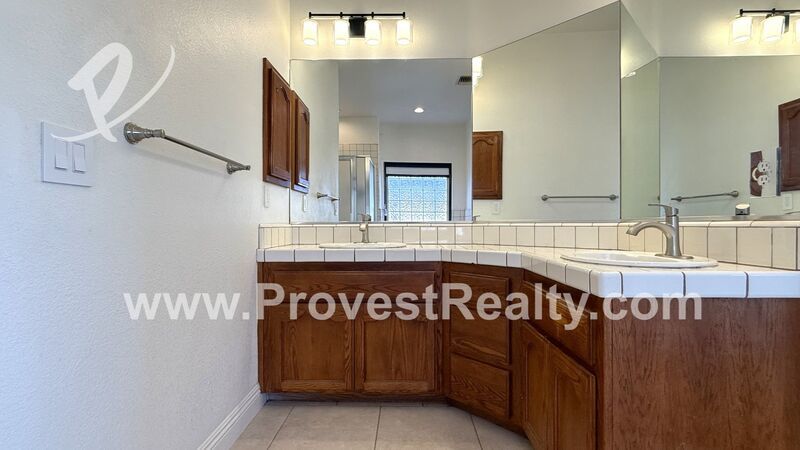 Stunning 3 Bedroom, 2 Bathroom Hesperia Home w/ Solar!!! property image