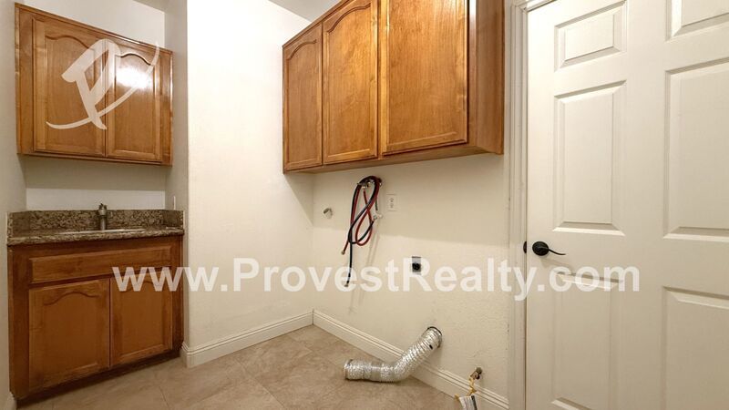 Stunning 3 Bedroom, 2 Bathroom Hesperia Home w/ Solar!!! property image