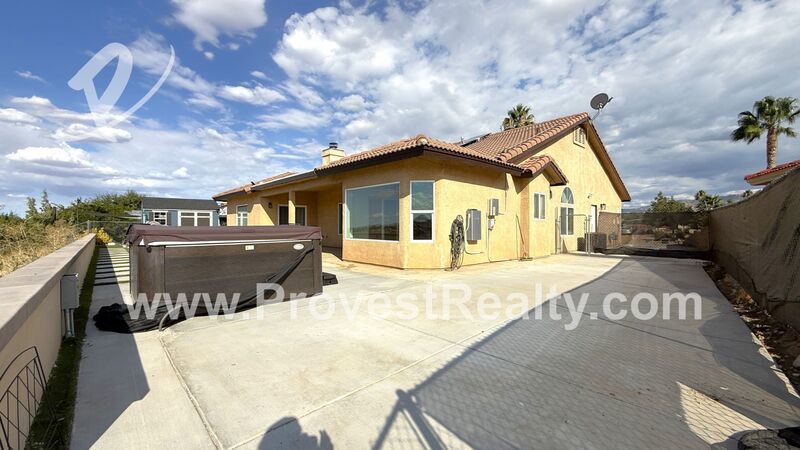 Stunning 3 Bedroom, 2 Bathroom Hesperia Home w/ Solar!!! property image
