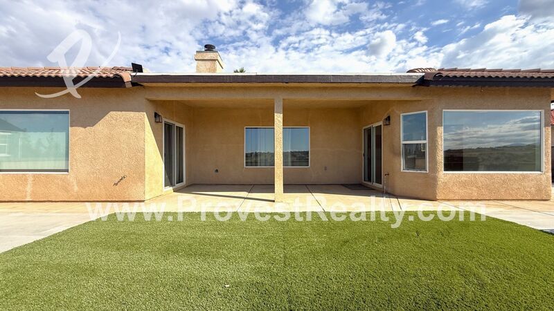 Stunning 3 Bedroom, 2 Bathroom Hesperia Home w/ Solar!!! property image