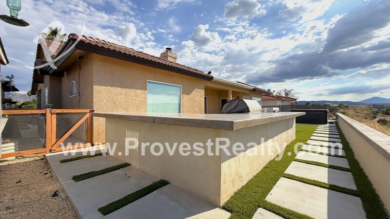 Stunning 3 Bedroom, 2 Bathroom Hesperia Home w/ Solar!!! property image