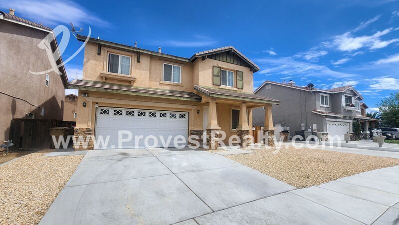 HUGE 5 Bedroom, 3 Bathroom Home in Hesperia!! property image