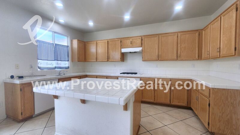 HUGE 5 Bedroom, 3 Bathroom Home in Hesperia!! property image