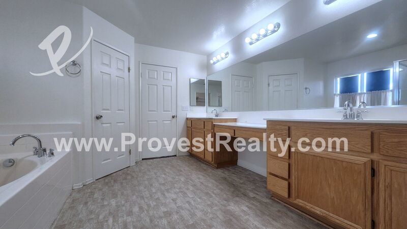 HUGE 5 Bedroom, 3 Bathroom Home in Hesperia!! property image