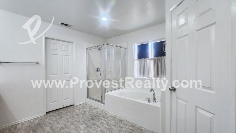 HUGE 5 Bedroom, 3 Bathroom Home in Hesperia!! property image