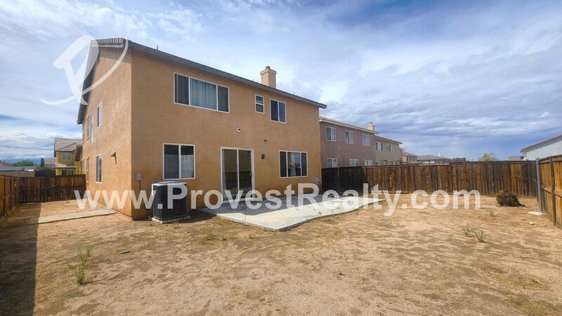 HUGE 5 Bedroom, 3 Bathroom Home in Hesperia!! property image