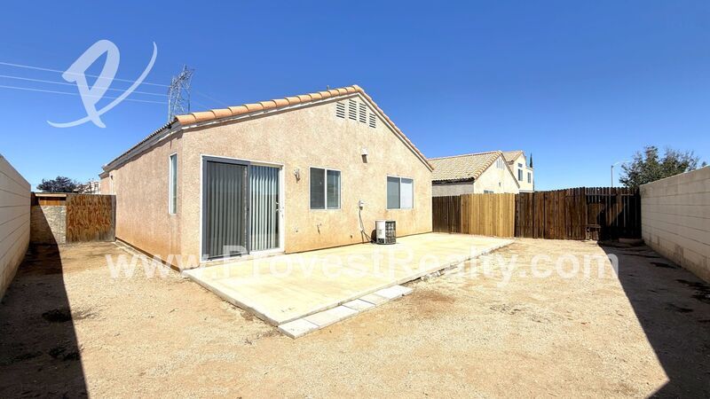 Cozy 3 Bedroom, 2 Bathroom Victorville Home!!! property image
